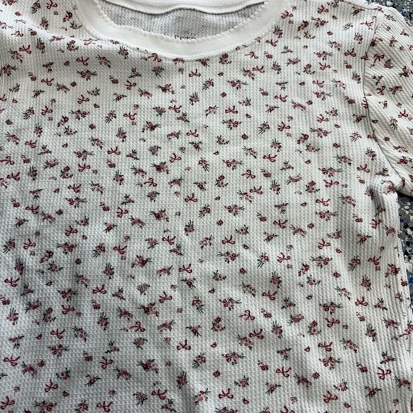 PacSun White and Red Floral Long Sleeve Tee - Picture 3 of 7